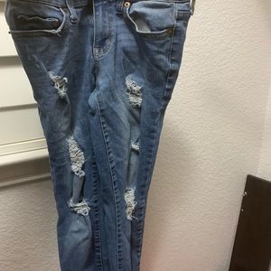 Distressed denim skinny jeans